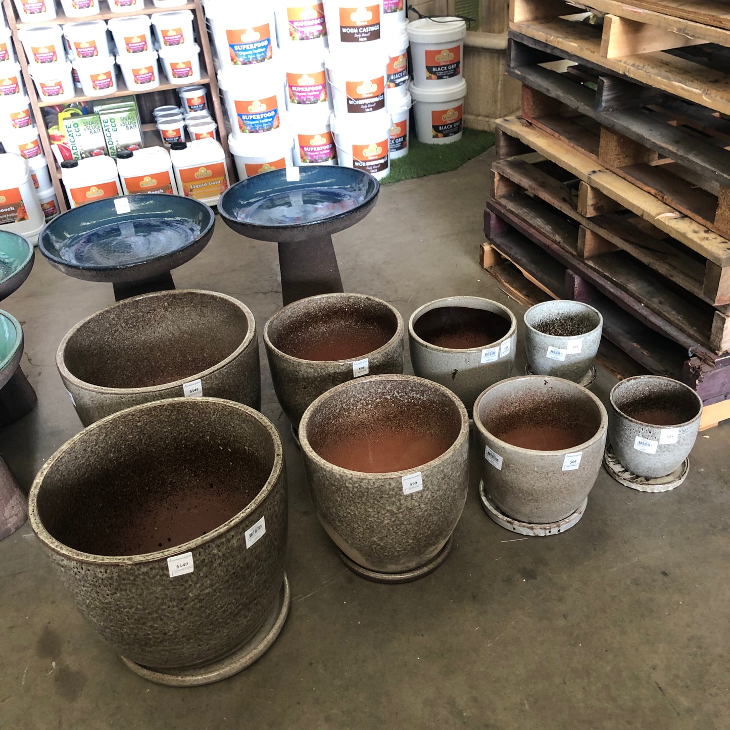 Brown Egg Pots Décor