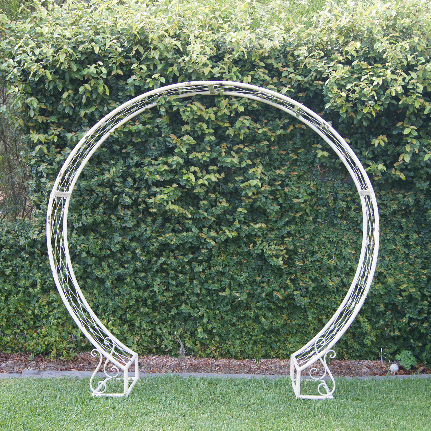 Round Arch Antique White Statue