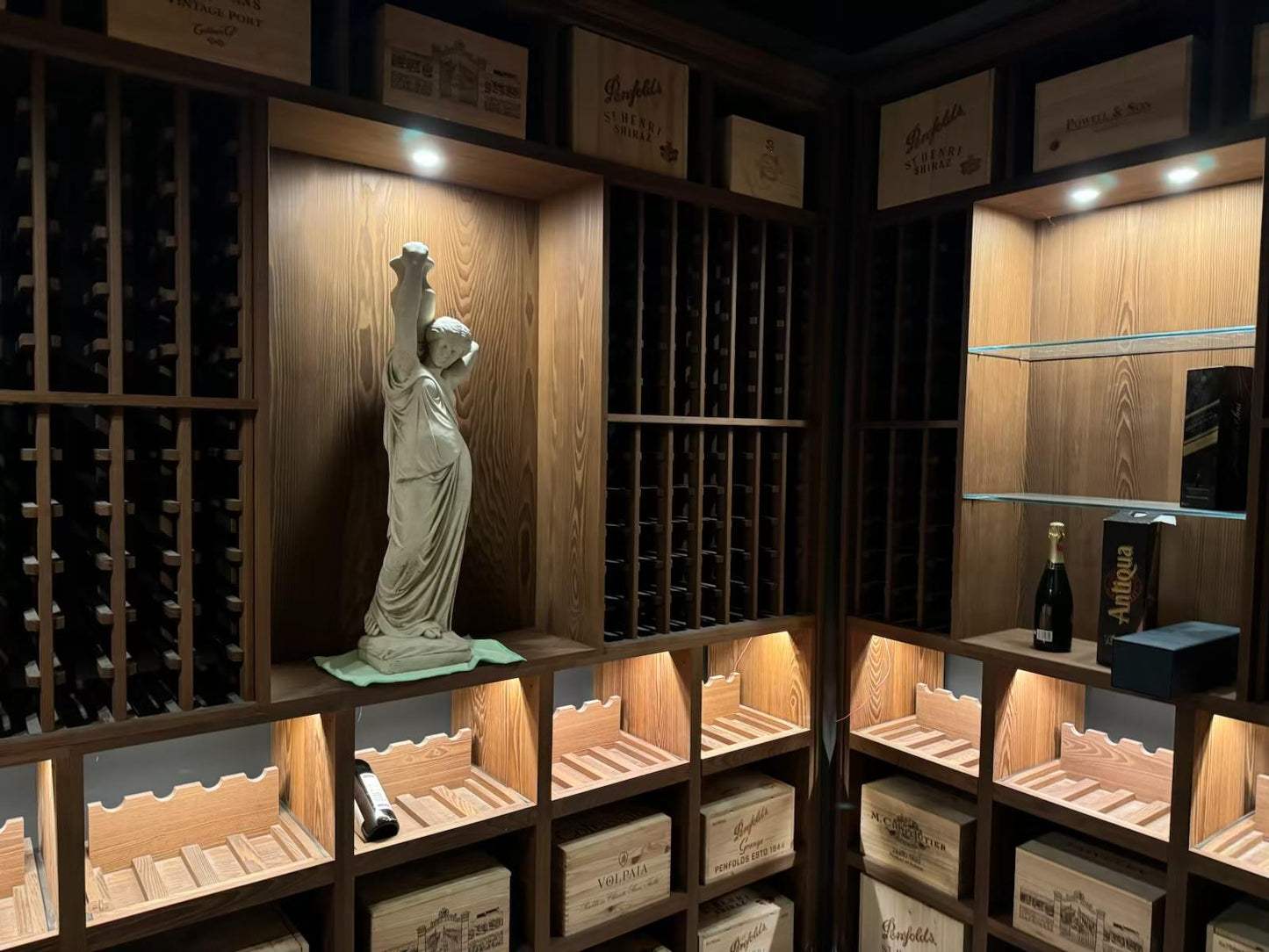 Jug Lady Statue ( Water Venus) Statue