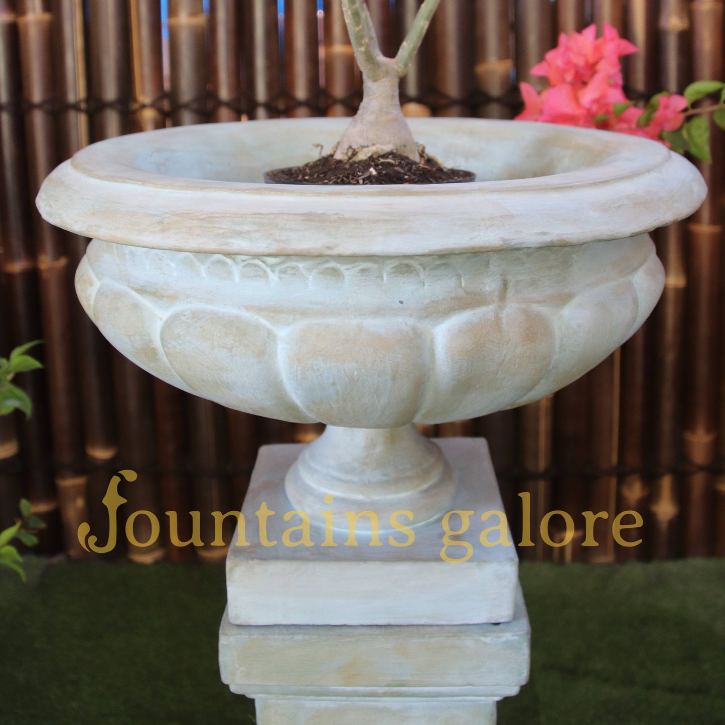 Giordano Urn & Pedestal Urn and Pedestal