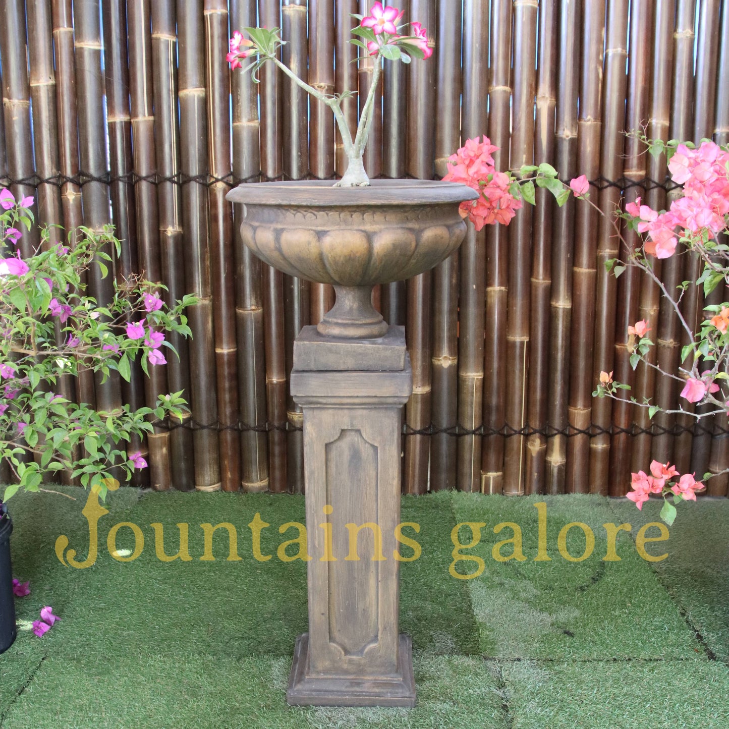 Giordano Urn & Pedestal Urn and Pedestal Rust 