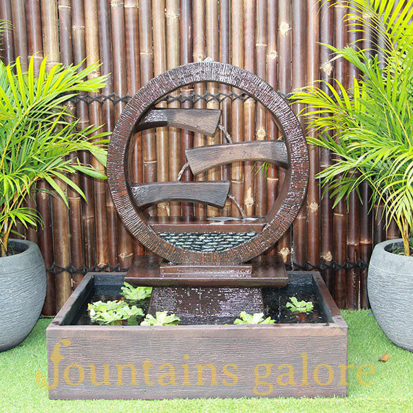 Wagon Wheel Fountain – Medium Water Feature