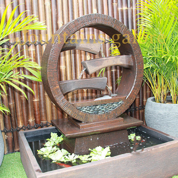 Wagon Wheel Fountain – Medium Water Feature  