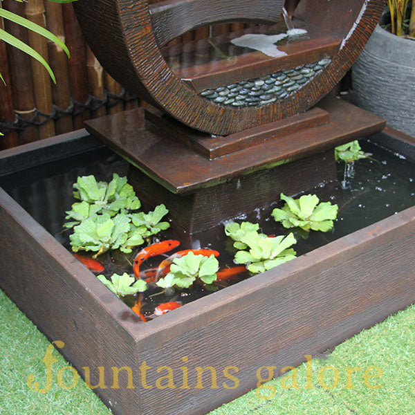 Wagon Wheel Fountain – Medium Water Feature