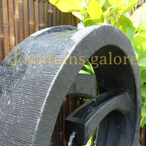 Wagon Wheel Fountain – Large Water Feature  