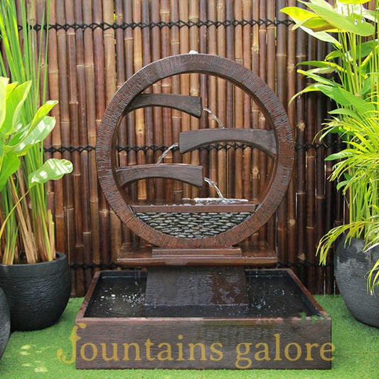 Wagon Wheel Fountain – Large Water Feature Standard (240V) Rust