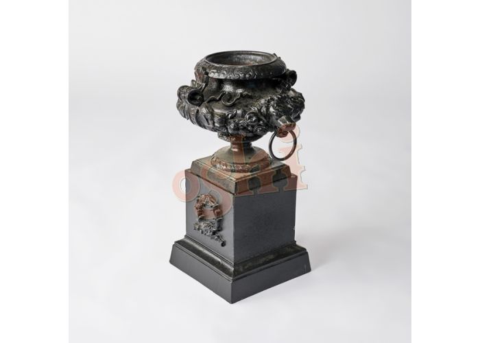 Lion Urn with Plinth Urn Lion Urn with Plinth (Black) 