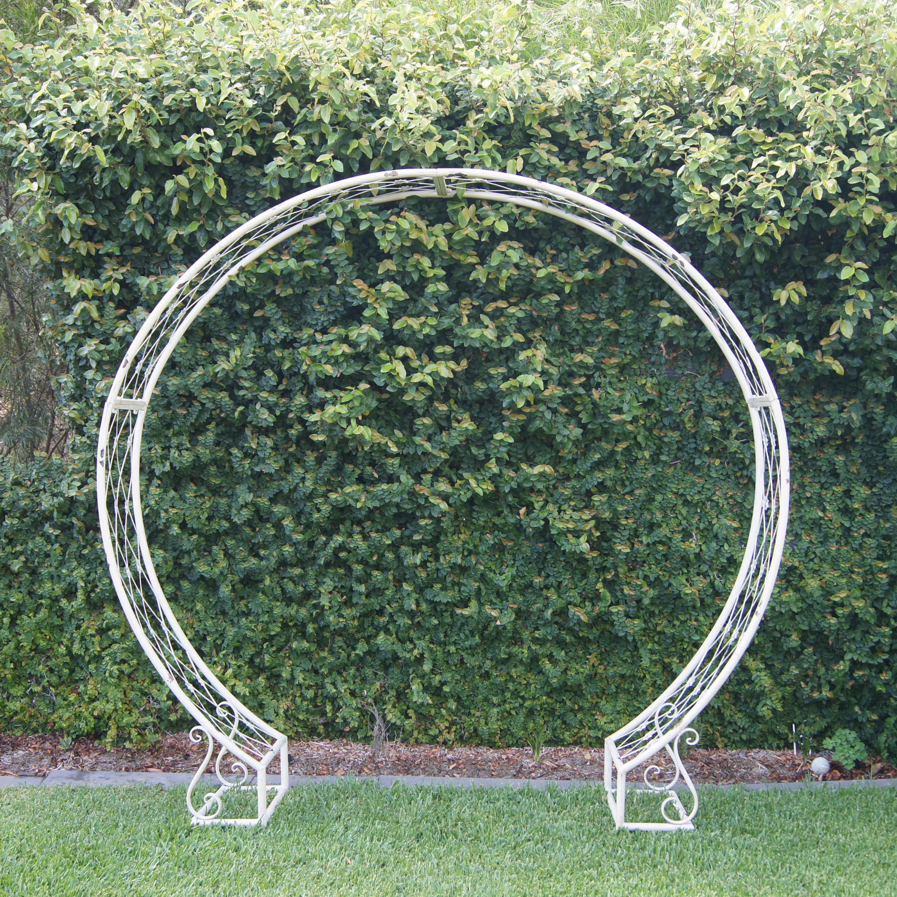 Round Arch Antique White Statue