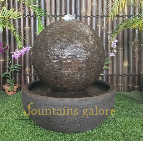 Luna Ball Fountain – Medium Water Feature Standard Rust
