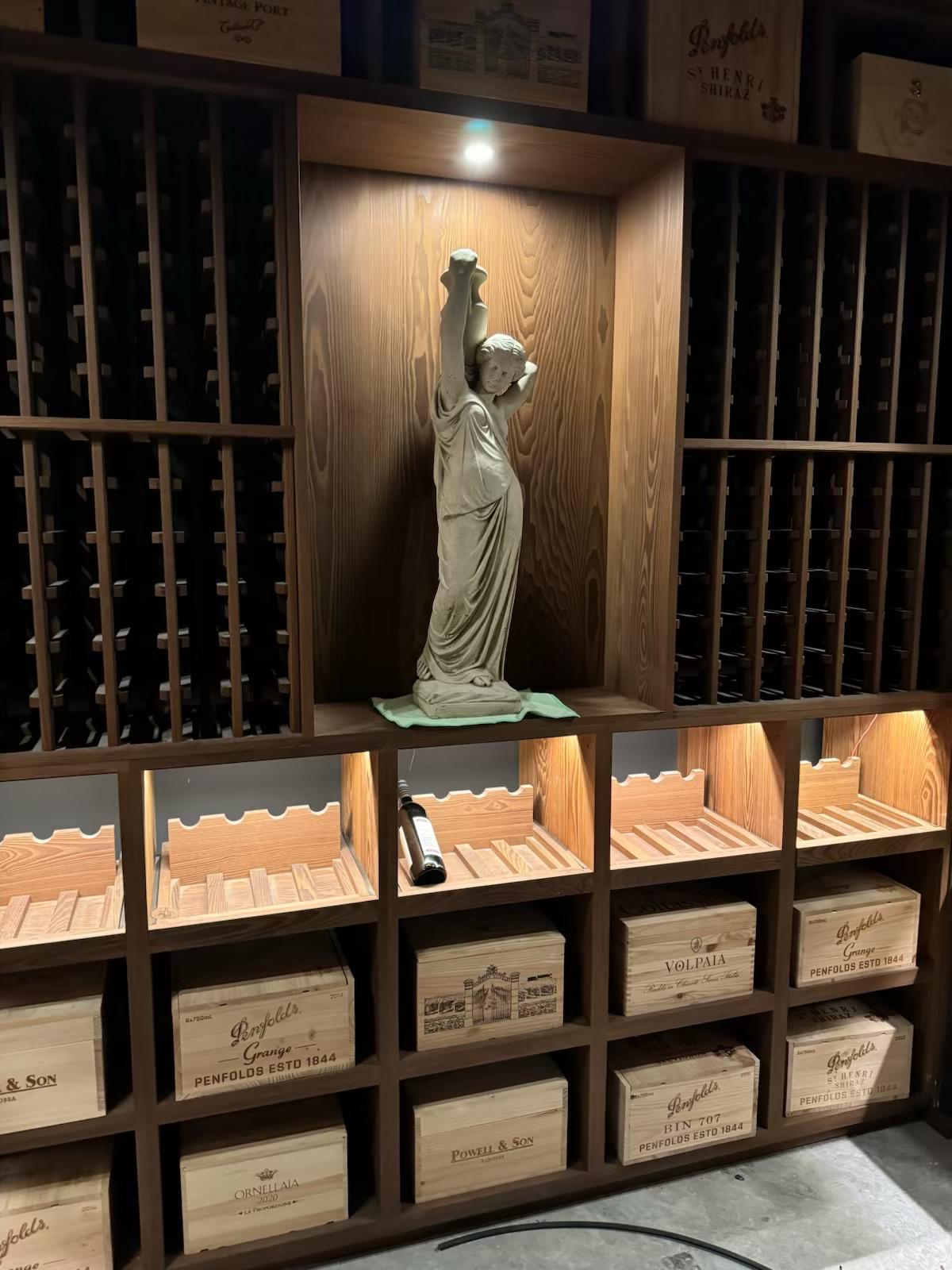 Jug Lady Statue ( Water Venus) Statue Sandstone Wash