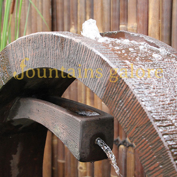 Wagon Wheel Fountain – Large Water Feature  