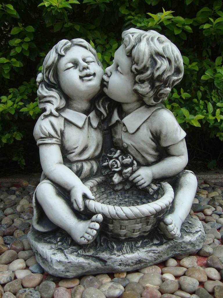 Boy and Girl Kiss Statue