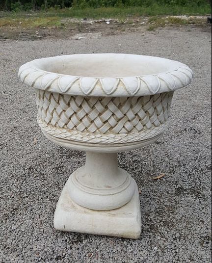 Lattice Urn Urn  