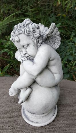 Small Reuben Statue Small Wings 